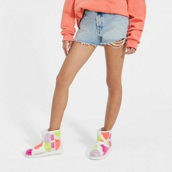 Ugg Mini Party Spots - Picture 1 of 5